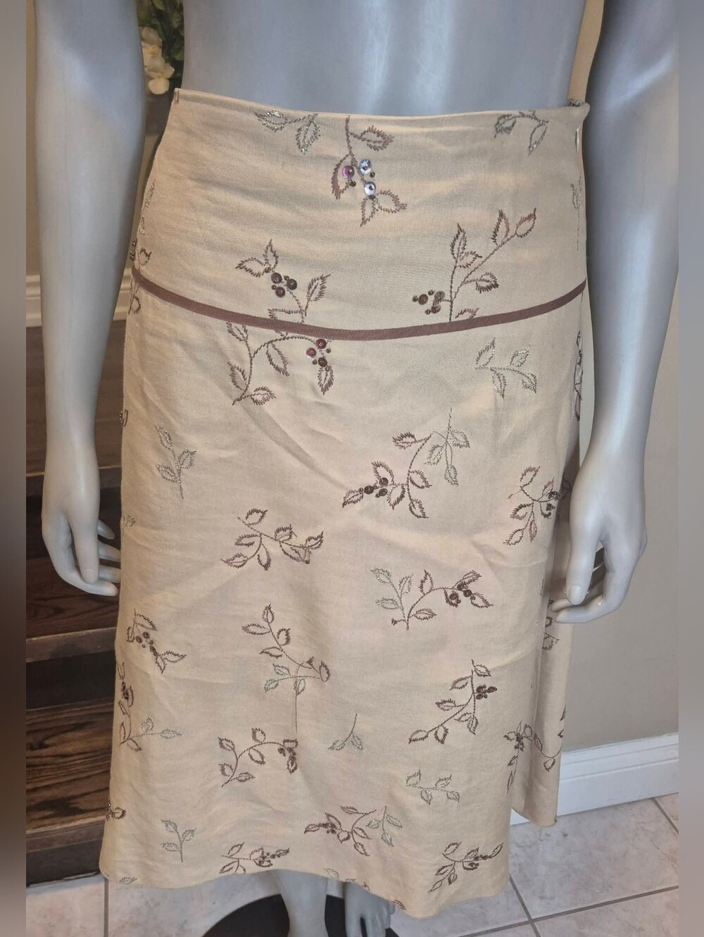 Dressbarn skirt - beige with brown piping,  zippered side